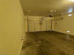 Building Photo - 452 Crocus Hill St
