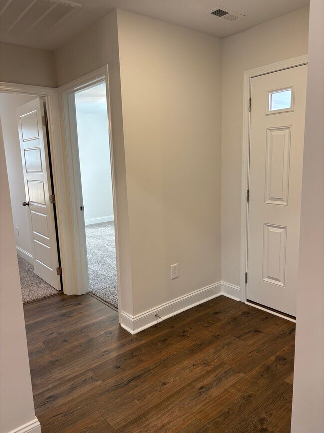 Foto del edificio - Open-Concept Gorgeous New Construction Home