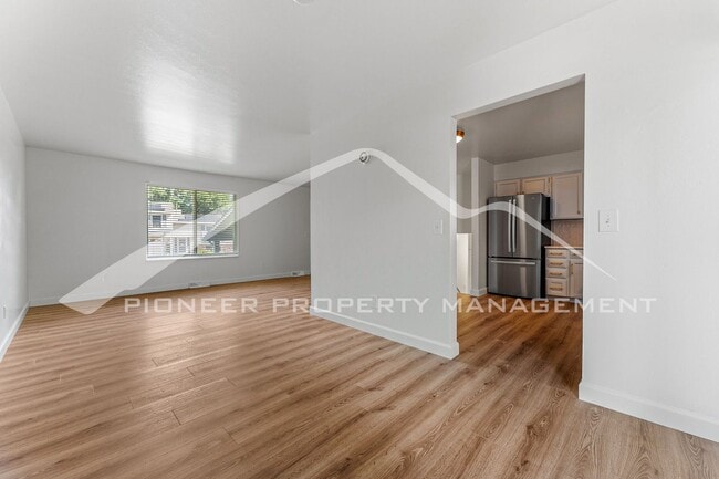 Building Photo - Single Family Home with 2 Car Garage and F...