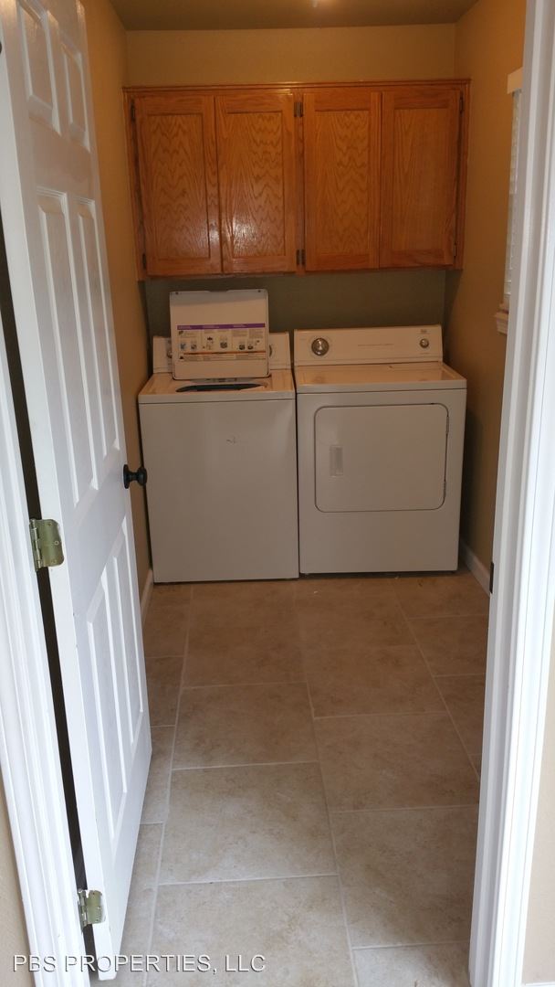 Building Photo - 2471 N Brophy Cir