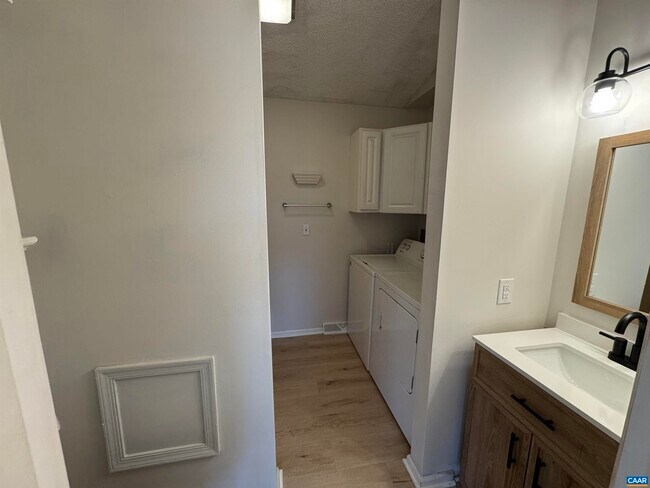 Foto del edificio - 120 Riverfield Farm Ln