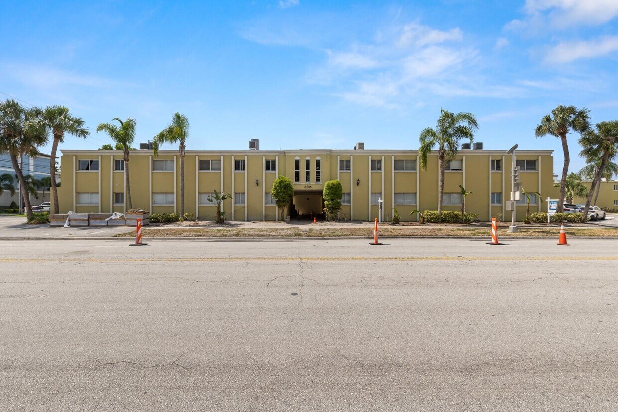 Foto principal - Azeele - 3206 West Azeele Street #107 - #107