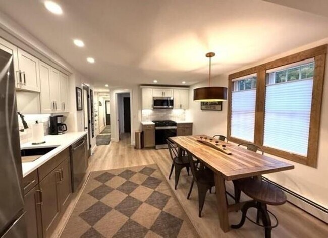 Foto del edificio - 2895 White Mountain Hwy