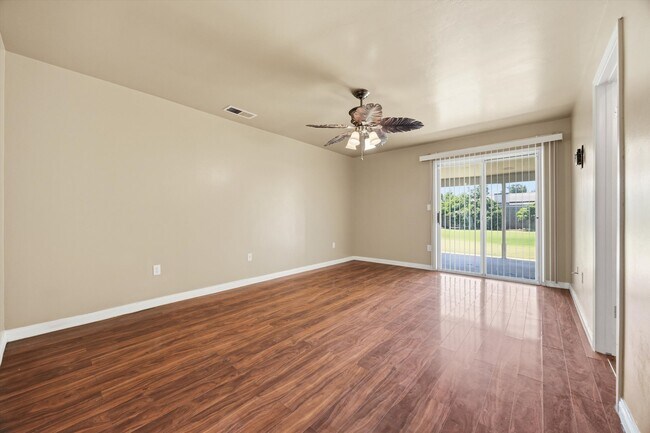 Foto del edificio - 5809 Roscomare St