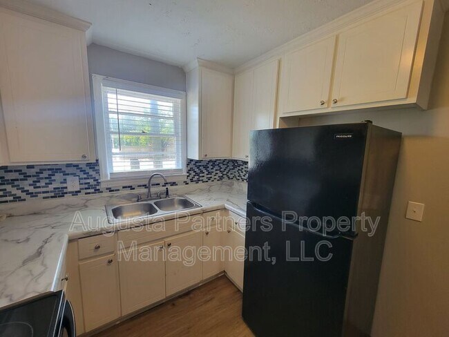 Foto del edificio - 2034 Trout Dr