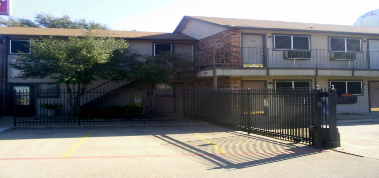 Building Photo - Midway Inn Apartments