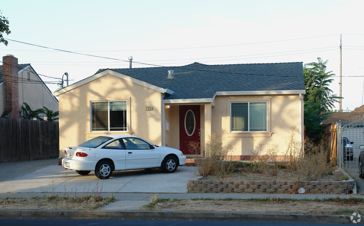Building Photo - 235 N 11th St