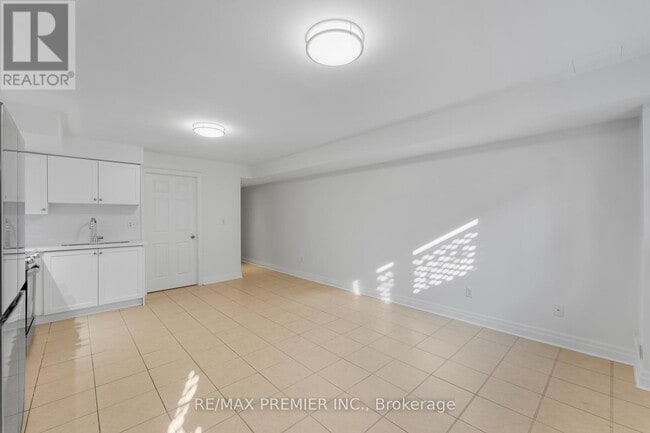 Building Photo - 26 Algarve Crescent