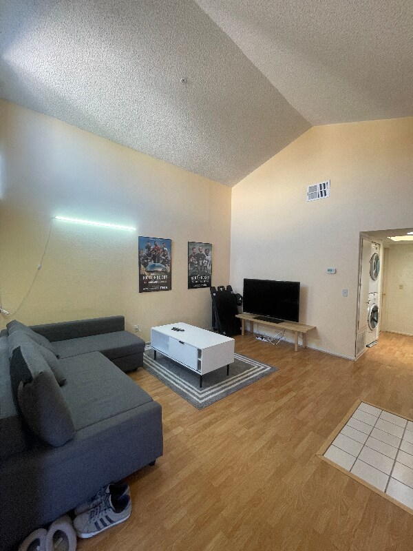 Foto del edificio - 16700 Yukon Ave