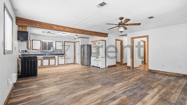 Building Photo - Unit