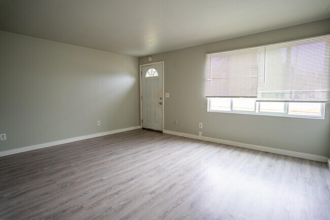 Foto del edificio - 1492 Main St