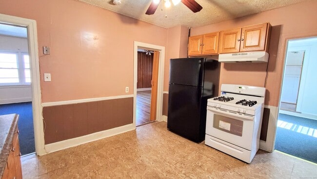 Foto del edificio - 266 Falls Ave