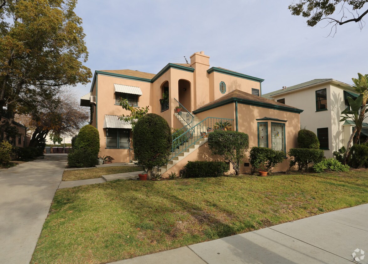 Primary Photo - 817 E Doran St