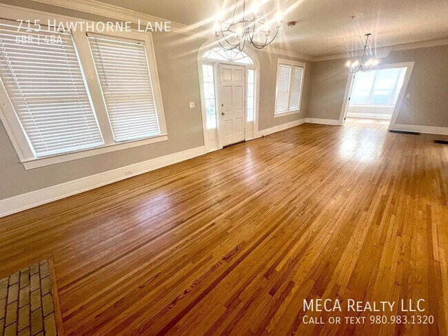 Foto del edificio - 715 Hawthorne Ln