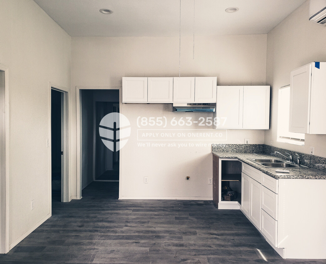 Primary Photo - 1120 W 6th St