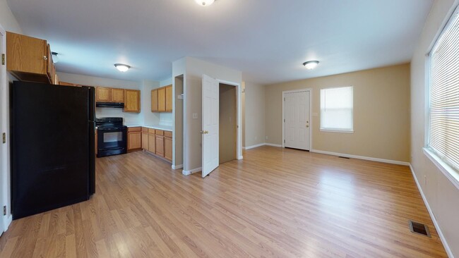 Foto del edificio - 5 bedrooms, 2.5 bathrooms House