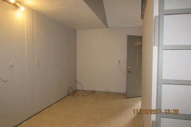 Building Photo - 508 NW 36th Dr
