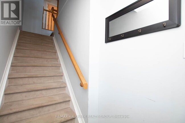 Building Photo - 16 Briston Private