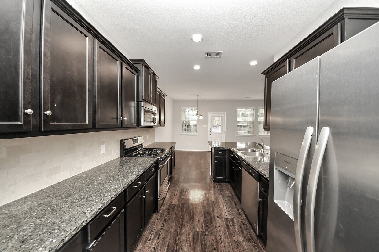 Building Photo - 16130 Beachside Pl