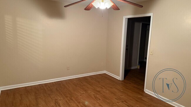 Foto del edificio - WINTER MOVE-IN SPECIAL: 50% OFF 1ST FULL MONTH'S RENT!**