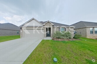 Building Photo - 413 Mango Dr