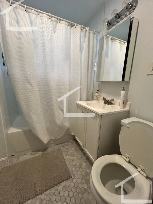 Foto del edificio - Big 2 bed on Allston/Brookline Border for 9/1