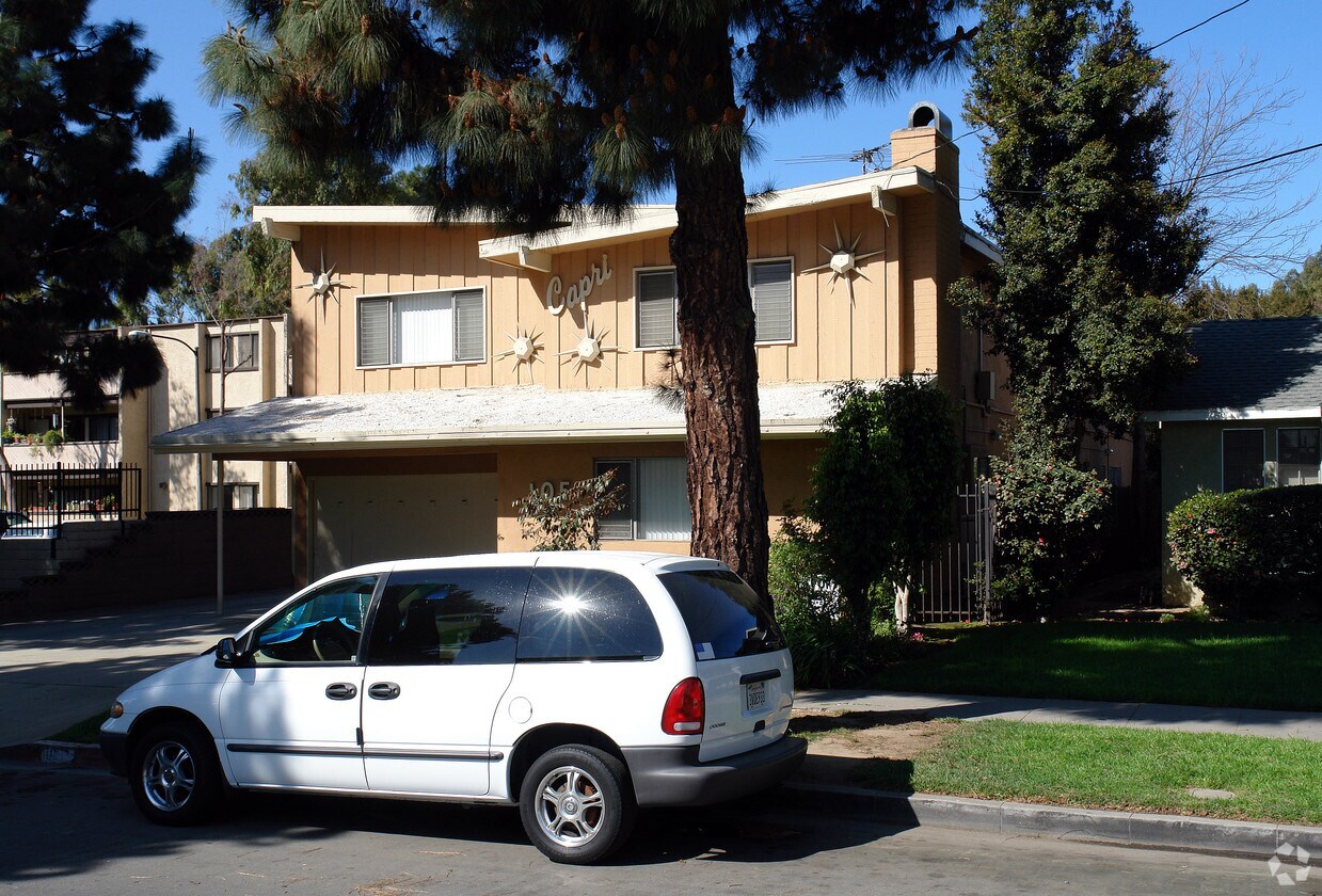 Foto del edificio - 105 N Hillcrest Blvd