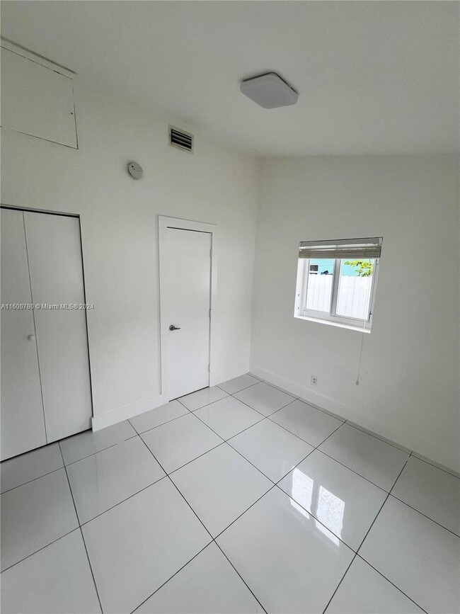 Foto del edificio - 120 NW 43rd Ct