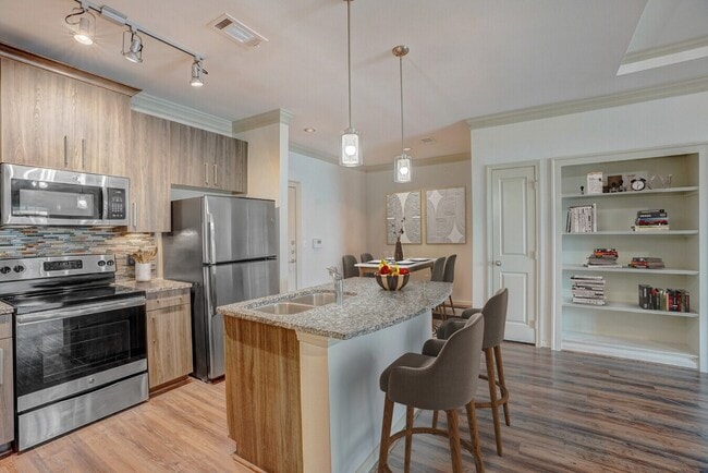 Building Photo - High-End Living, Perfectly Executed!