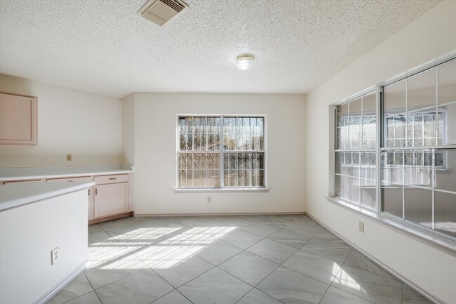 Foto del edificio - 7492 Timbercreek Dr