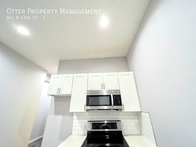Building Photo - 2BR/1BA University City Apt with Private B...