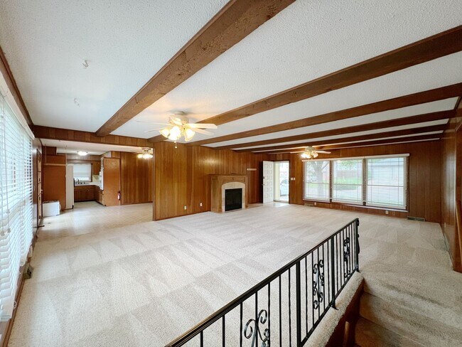 Building Photo - SEE IT NOW: Charming 3-Bedroom Home with S...