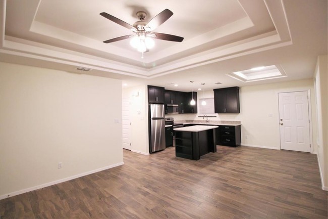 Building Photo - 713 Cathedral Hills Apt 4