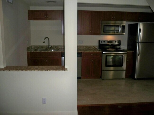 Foto del edificio - 2800-2800 Cole St