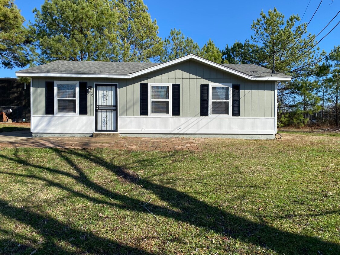 Primary Photo - 60 Point O Woods Dr