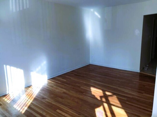 Foto del edificio - 60-29 74th St