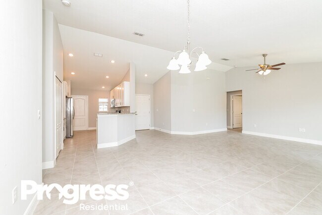 Building Photo - 427 Bloomfield Dr