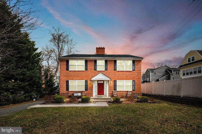 Building Photo - 21 W 7th St