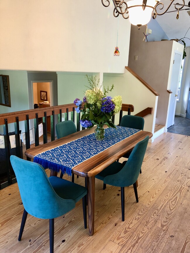 Dining room - 32724 NE Chamberlain Rd