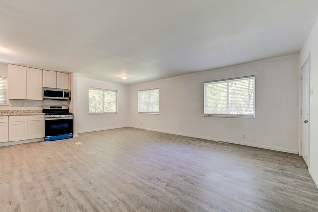 Building Photo - 817 Yale Ave