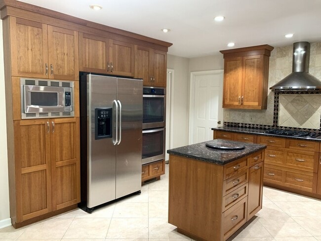 Building Photo - BEAUTIFUL HOME
