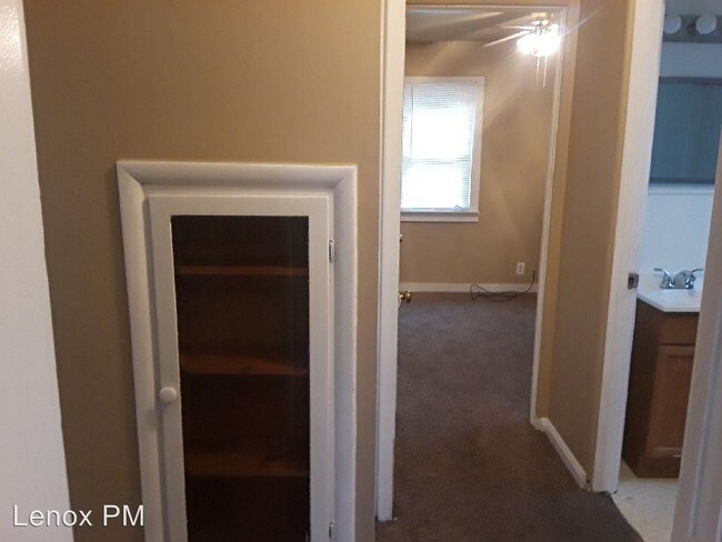 Building Photo - 2 br, 1 bath House - 30 E Sheffield