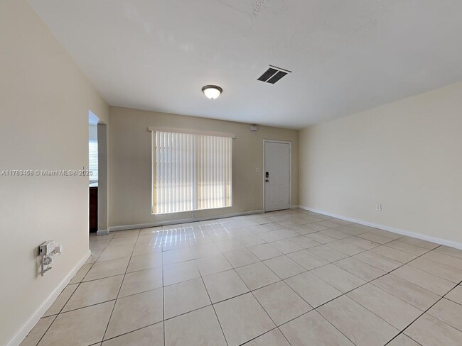 Foto del edificio - 18512 NW 23rd Ct