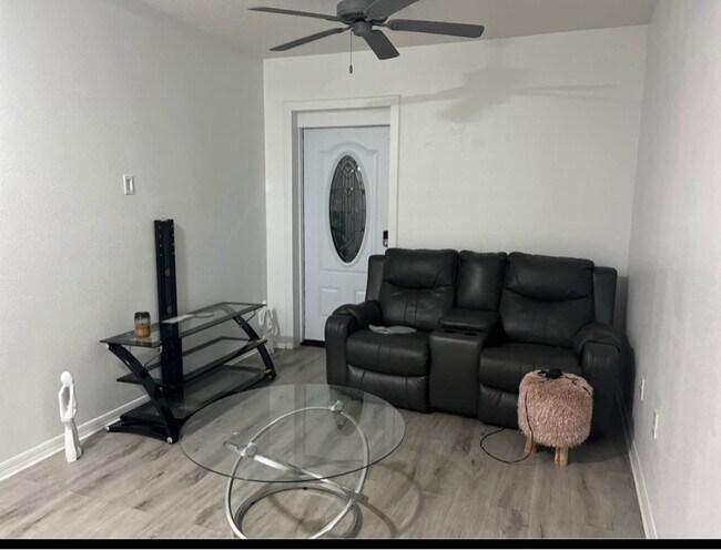 Foto del edificio - 600 Sardinia Cir