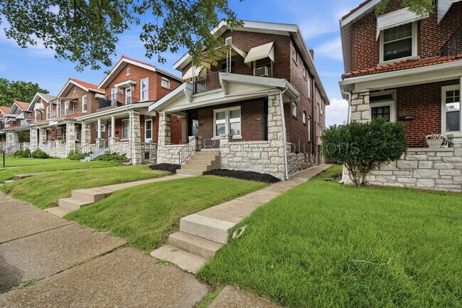 Foto del edificio - 5055 Lindenwood Ave