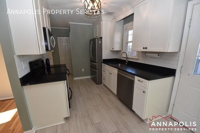 Building Photo - 1011 Hyde Park Dr