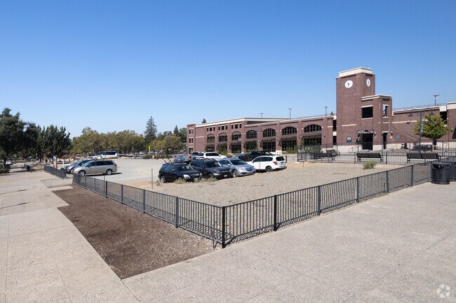 Construcción 8/16/22 - Folsom Station-Granite House