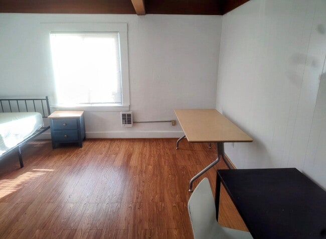 Building Photo - 1780 Le Roy Ave