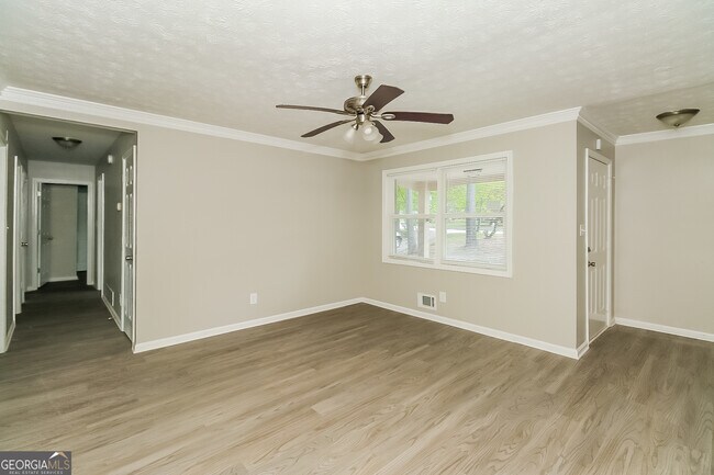 Building Photo - 225 Deerrun Trail