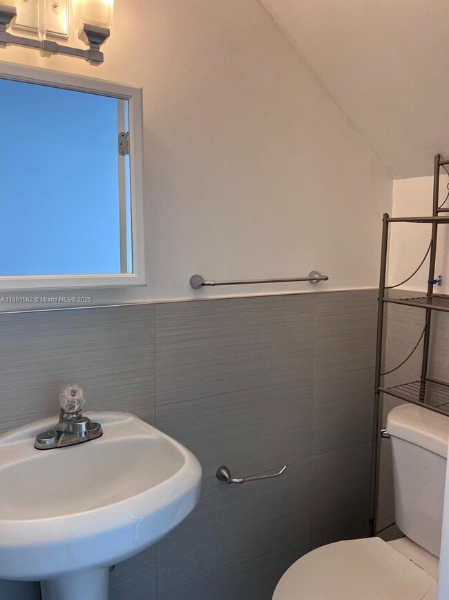 Foto del edificio - 7820 NE Bayshore Ct